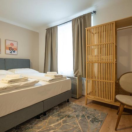 A 2-Bedroom Apartment With A King-Size Bed And A Balcony Is Located Just A 15-Minute Walk From Stephansplatz. Вена Экстерьер фото