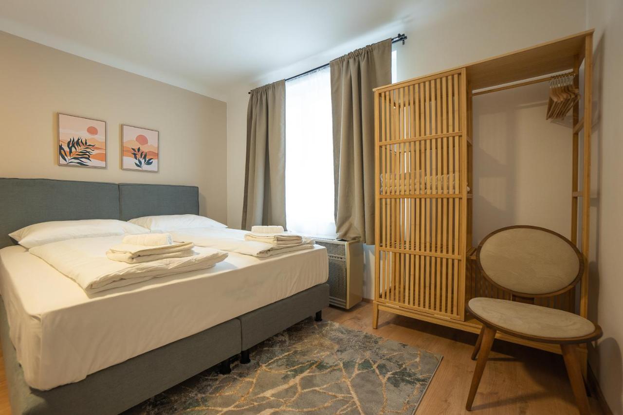 A 2-Bedroom Apartment With A King-Size Bed And A Balcony Is Located Just A 15-Minute Walk From Stephansplatz. Вена Экстерьер фото