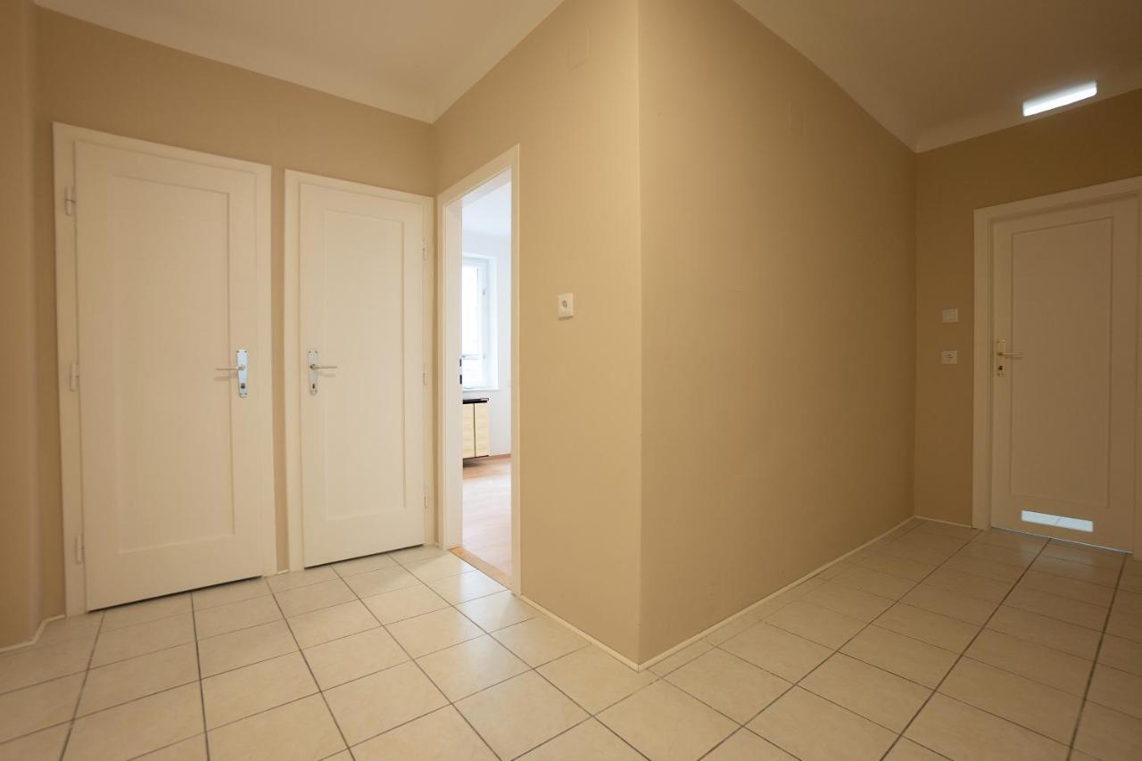 A 2-Bedroom Apartment With A King-Size Bed And A Balcony Is Located Just A 15-Minute Walk From Stephansplatz. Вена Экстерьер фото