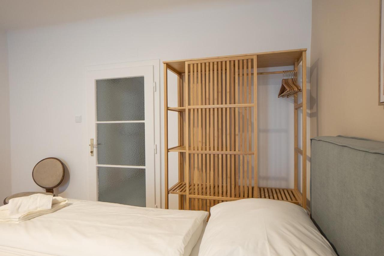 A 2-Bedroom Apartment With A King-Size Bed And A Balcony Is Located Just A 15-Minute Walk From Stephansplatz. Вена Экстерьер фото